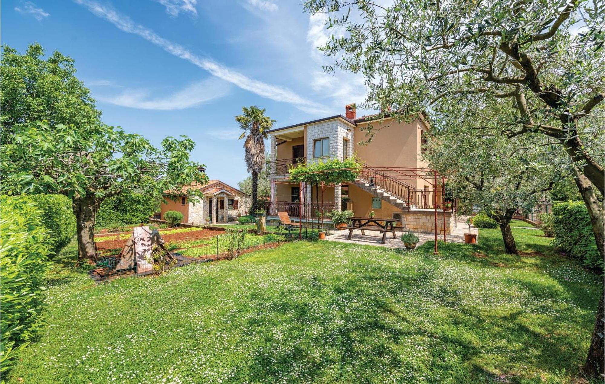 Stunning Apartment In Umag With Wifi エクステリア 写真