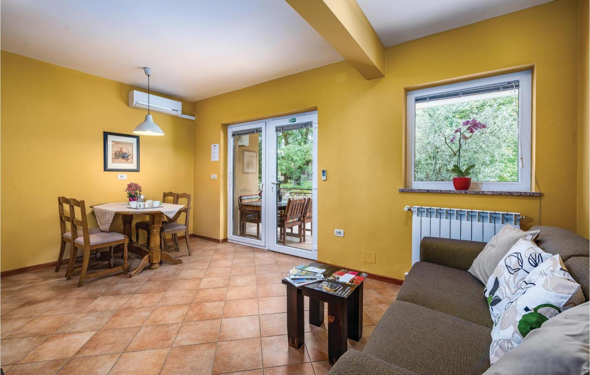 Stunning Apartment In Umag With Wifi エクステリア 写真