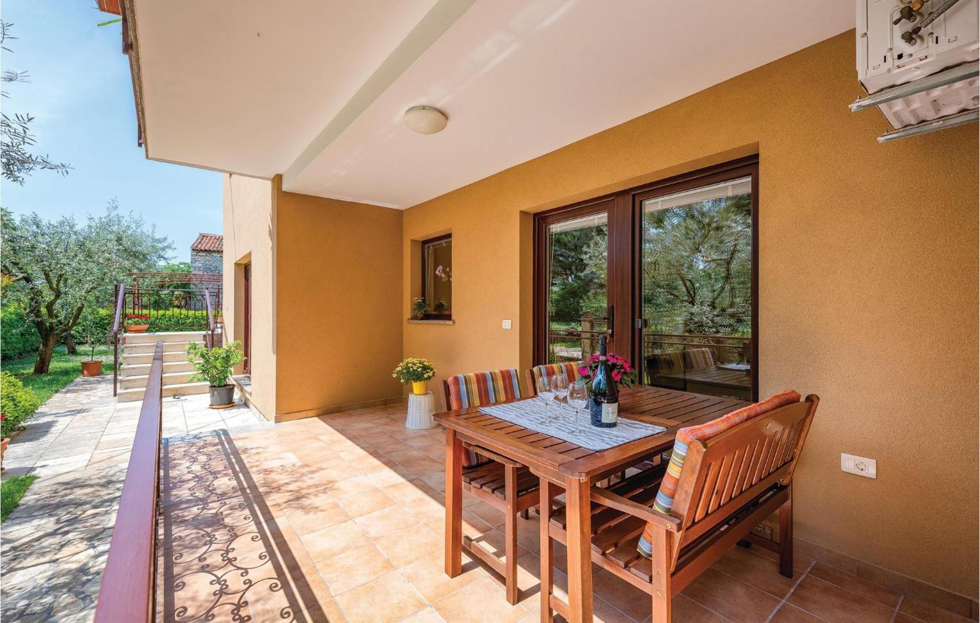 Stunning Apartment In Umag With Wifi エクステリア 写真