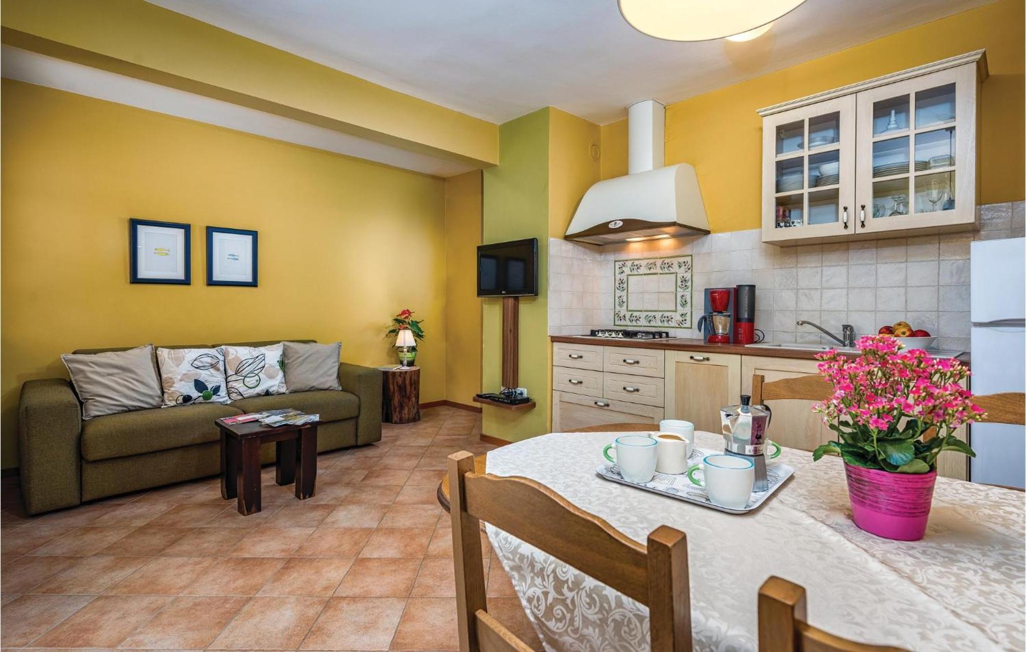 Stunning Apartment In Umag With Wifi エクステリア 写真