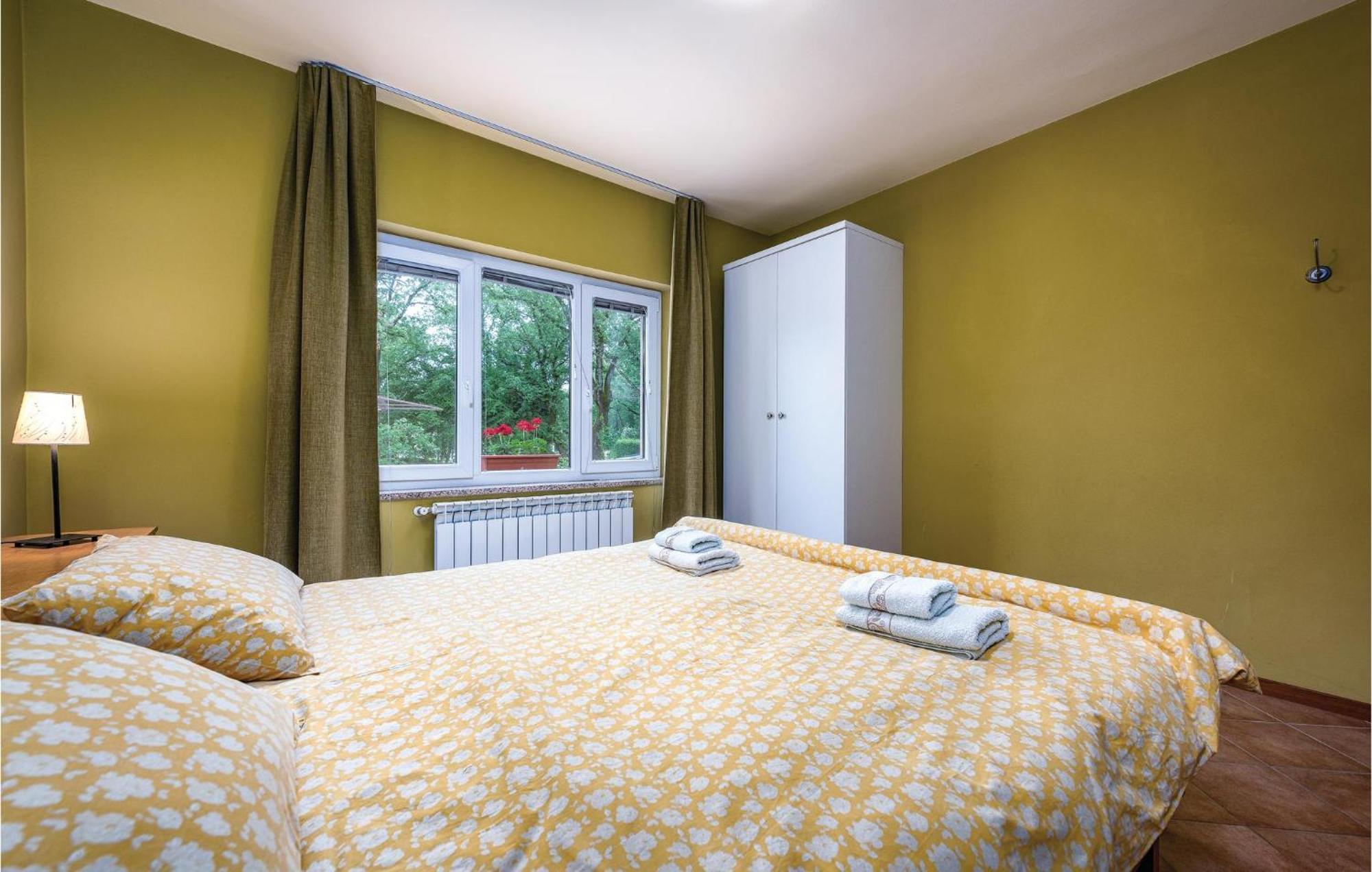 Stunning Apartment In Umag With Wifi エクステリア 写真